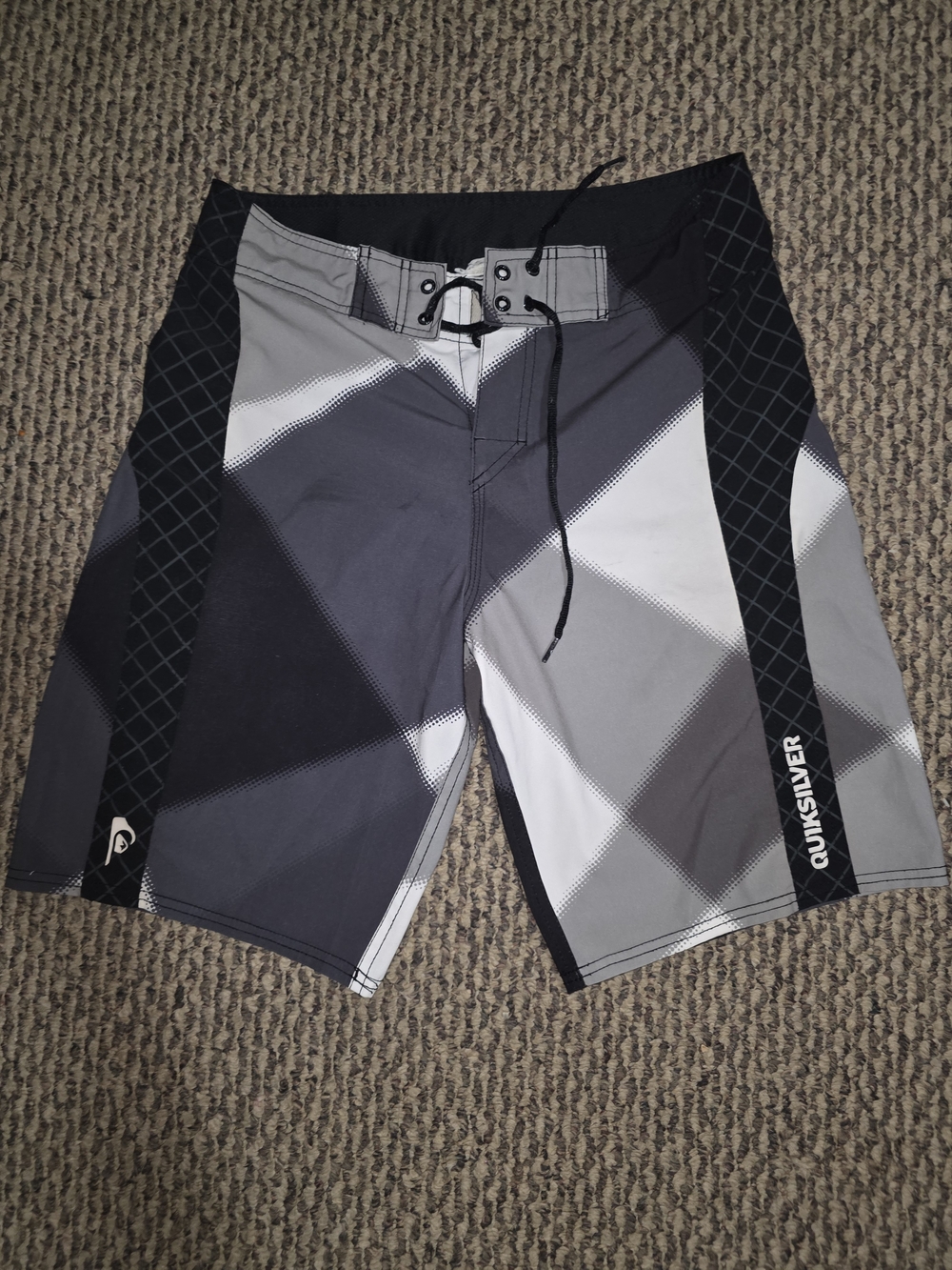 Quiksilver Men’s Gray Plaid Boardshorts Size 32